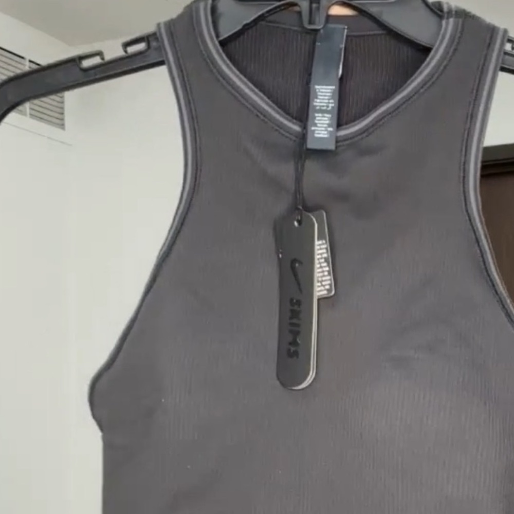 Nike Skims Ribbed Seamless Racer Front Tank in Obsidian Black - Picture 8 of 8